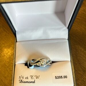 FINAL PRICE! BNWT Sterling Silver 1/4 CT TW Diamond Ring